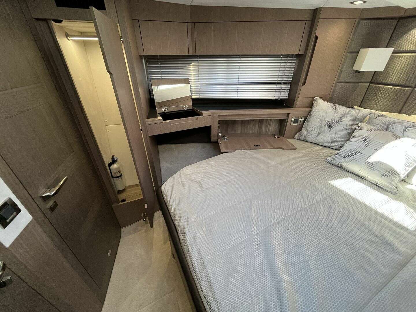 Galeon 500 FLY Yacht For Sale