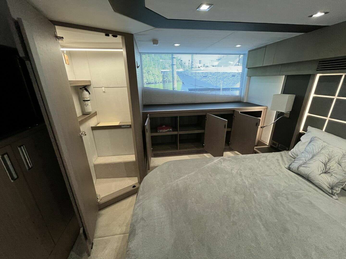 Galeon 500 FLY Yacht For Sale