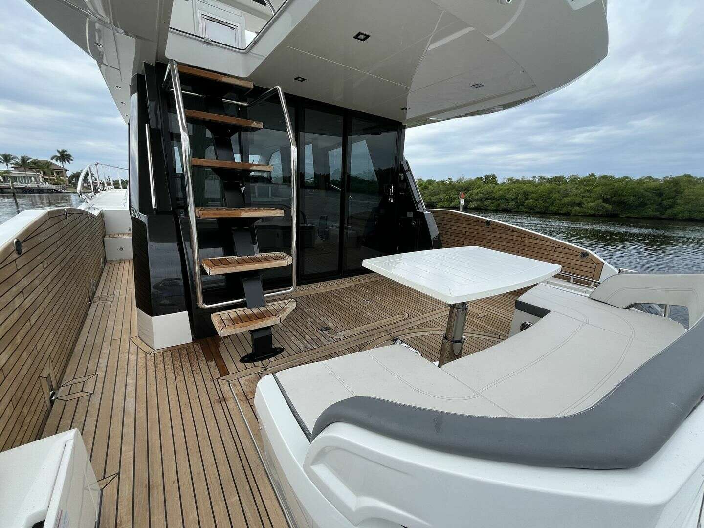 Galeon 500 FLY Yacht For Sale