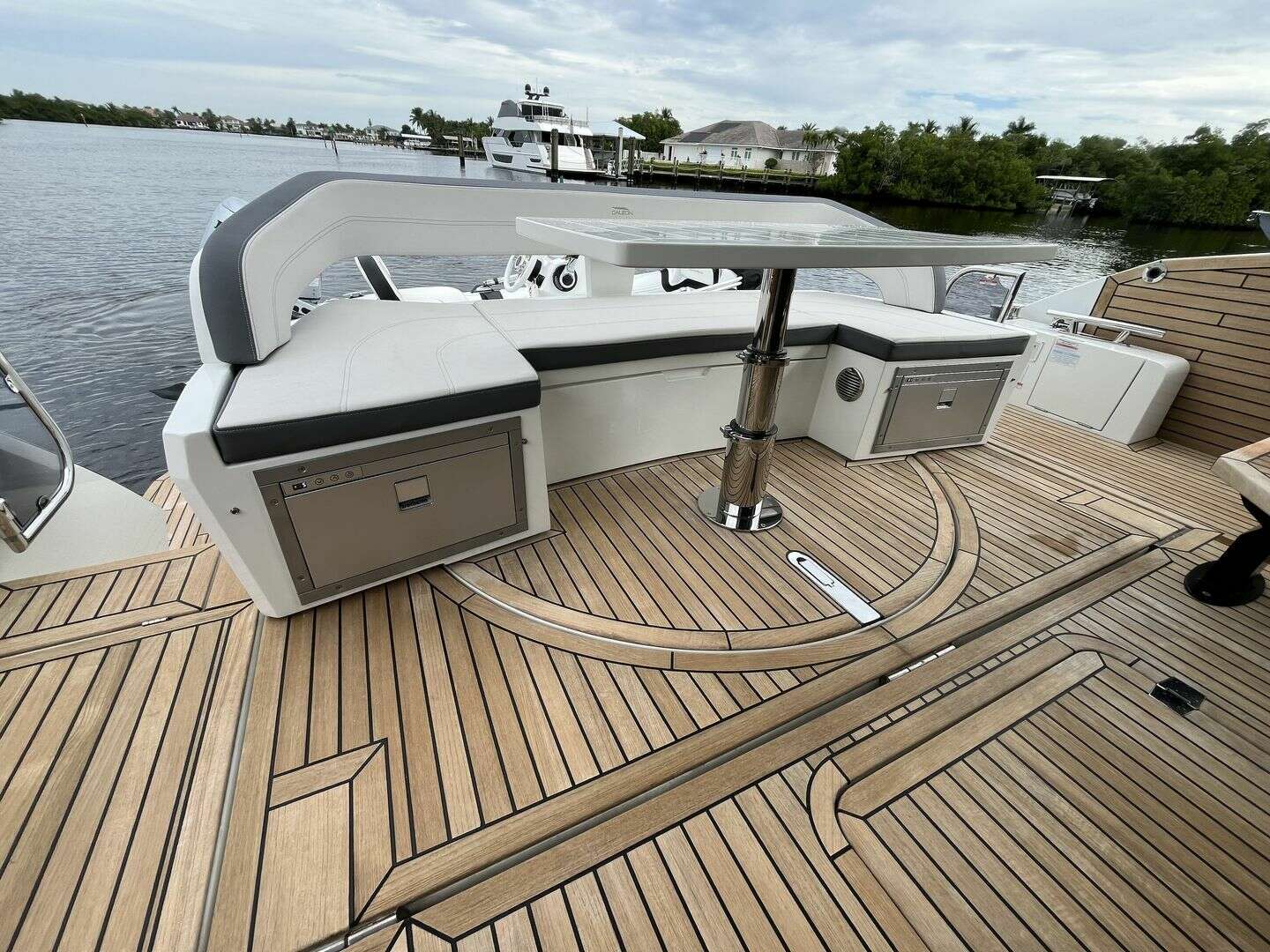 Galeon 500 FLY Yacht For Sale