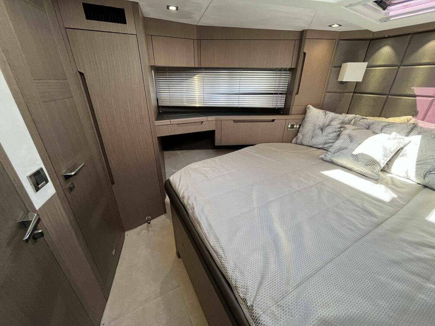 Galeon 500 FLY Yacht For Sale