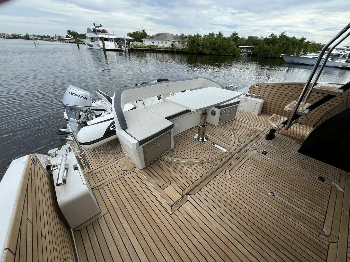Galeon 500 FLY Yacht For Sale