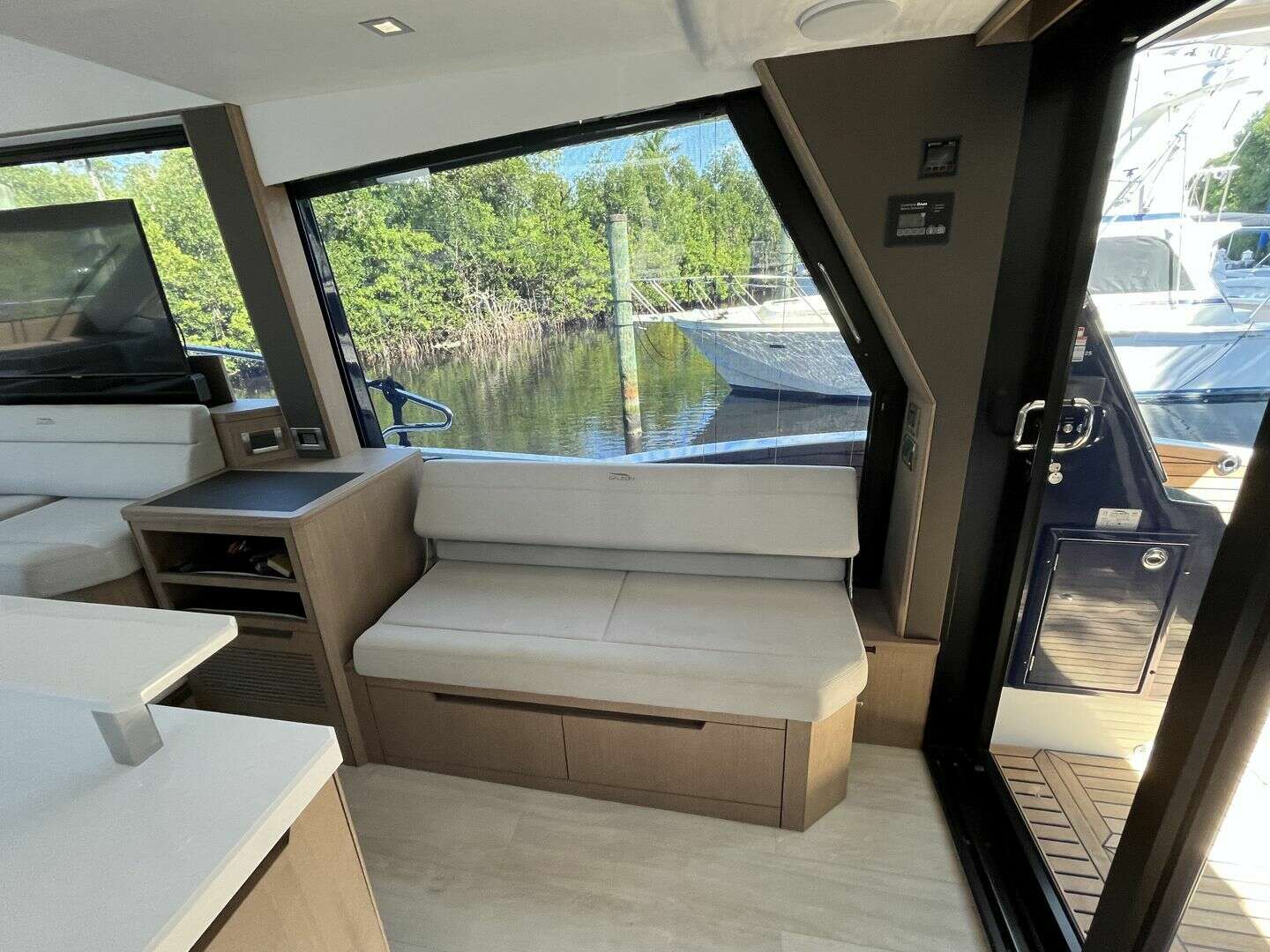 Galeon 500 FLY Yacht For Sale