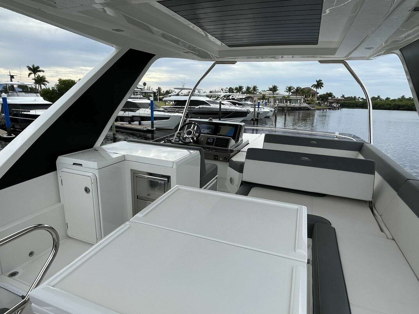 Galeon 500 FLY Yacht For Sale
