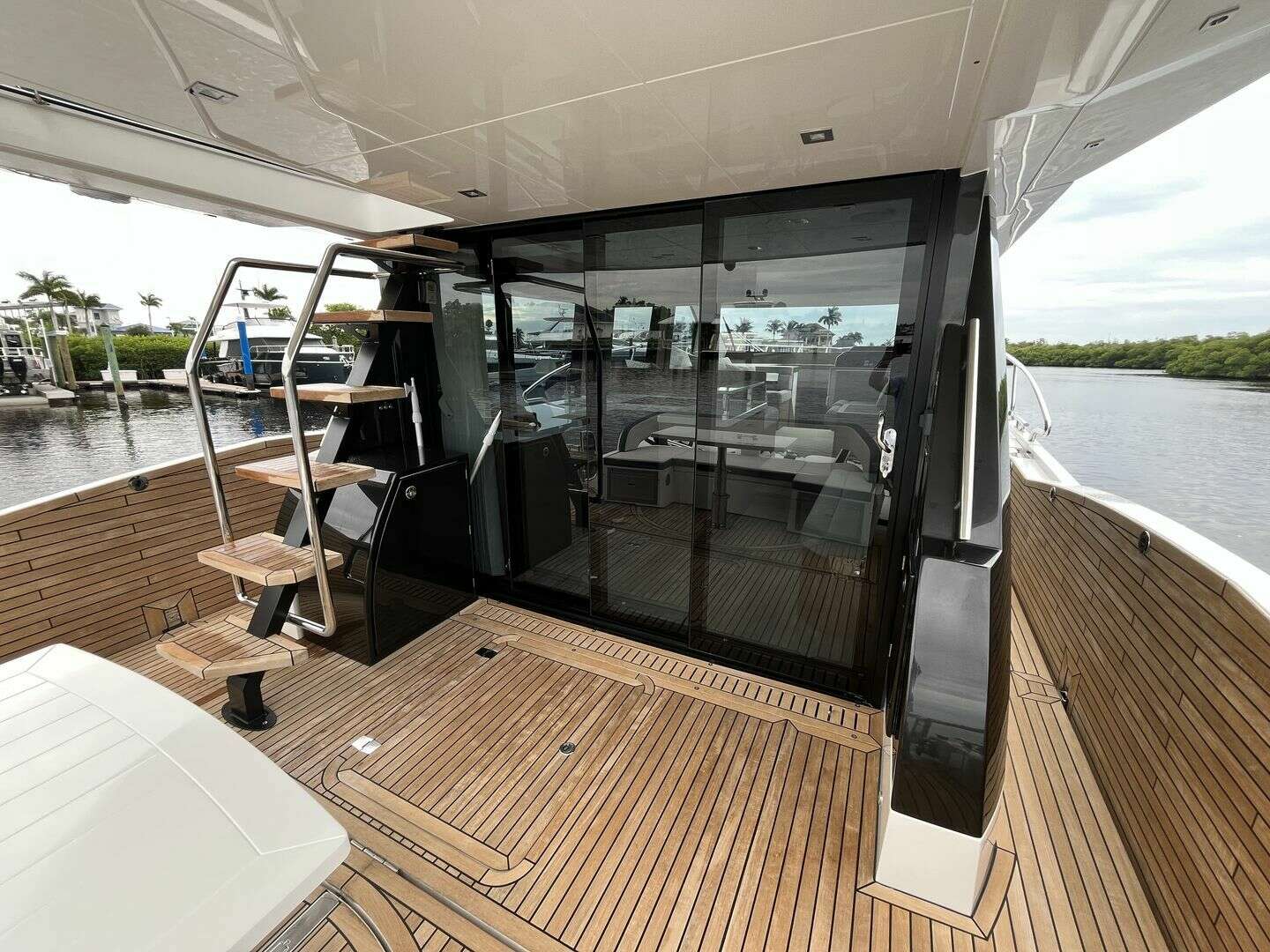 Galeon 500 FLY Yacht For Sale