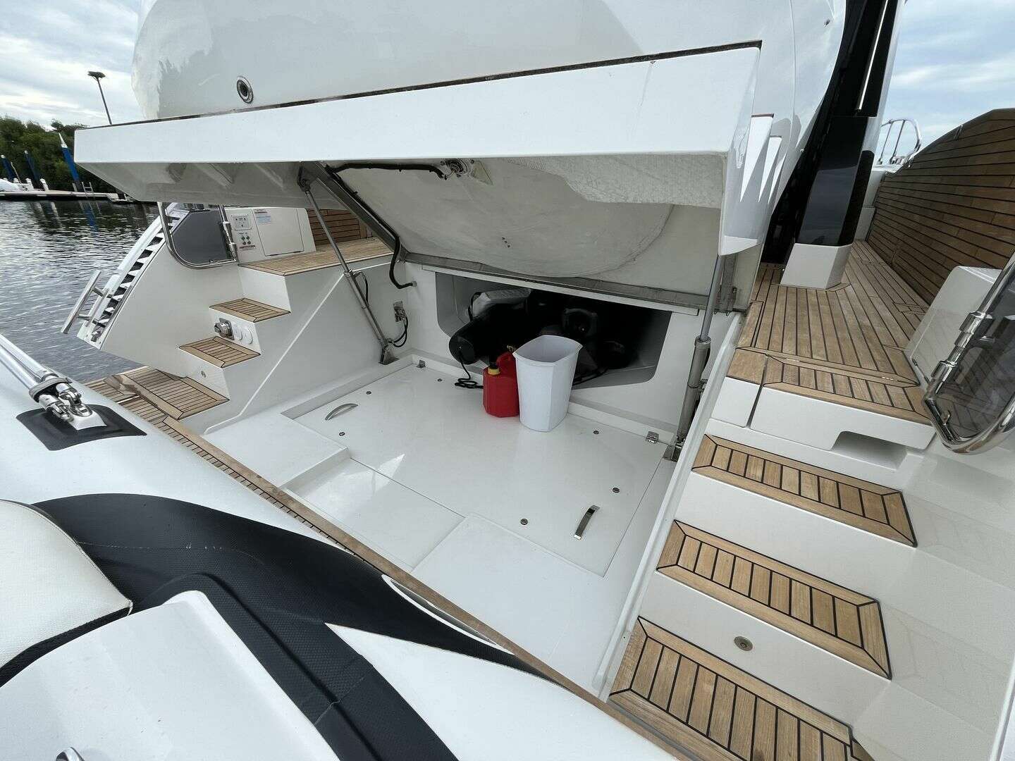Galeon 500 FLY Yacht For Sale