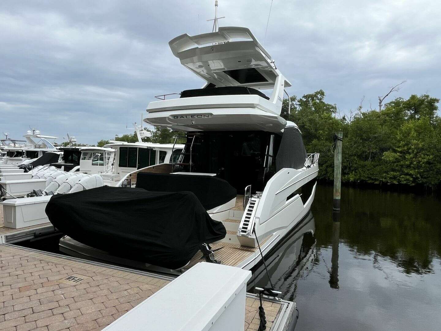 Galeon 500 FLY Yacht For Sale