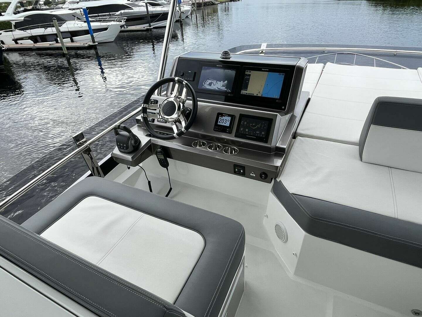 Galeon 500 FLY Yacht For Sale
