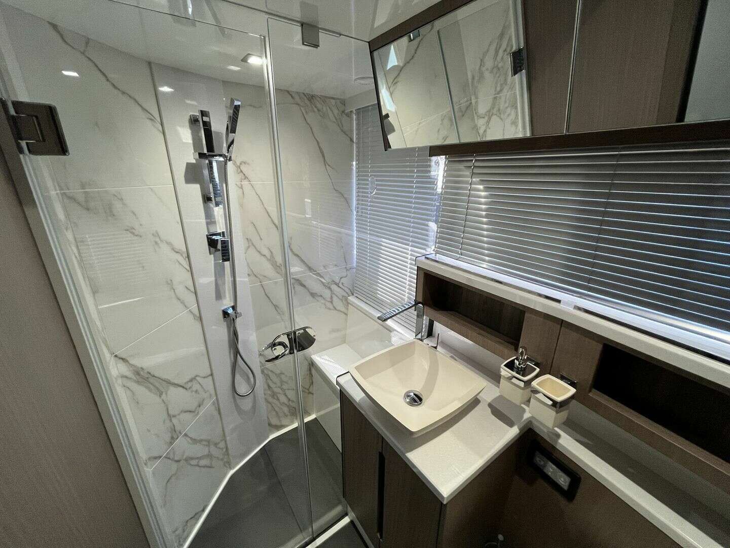 Galeon 500 FLY Yacht For Sale