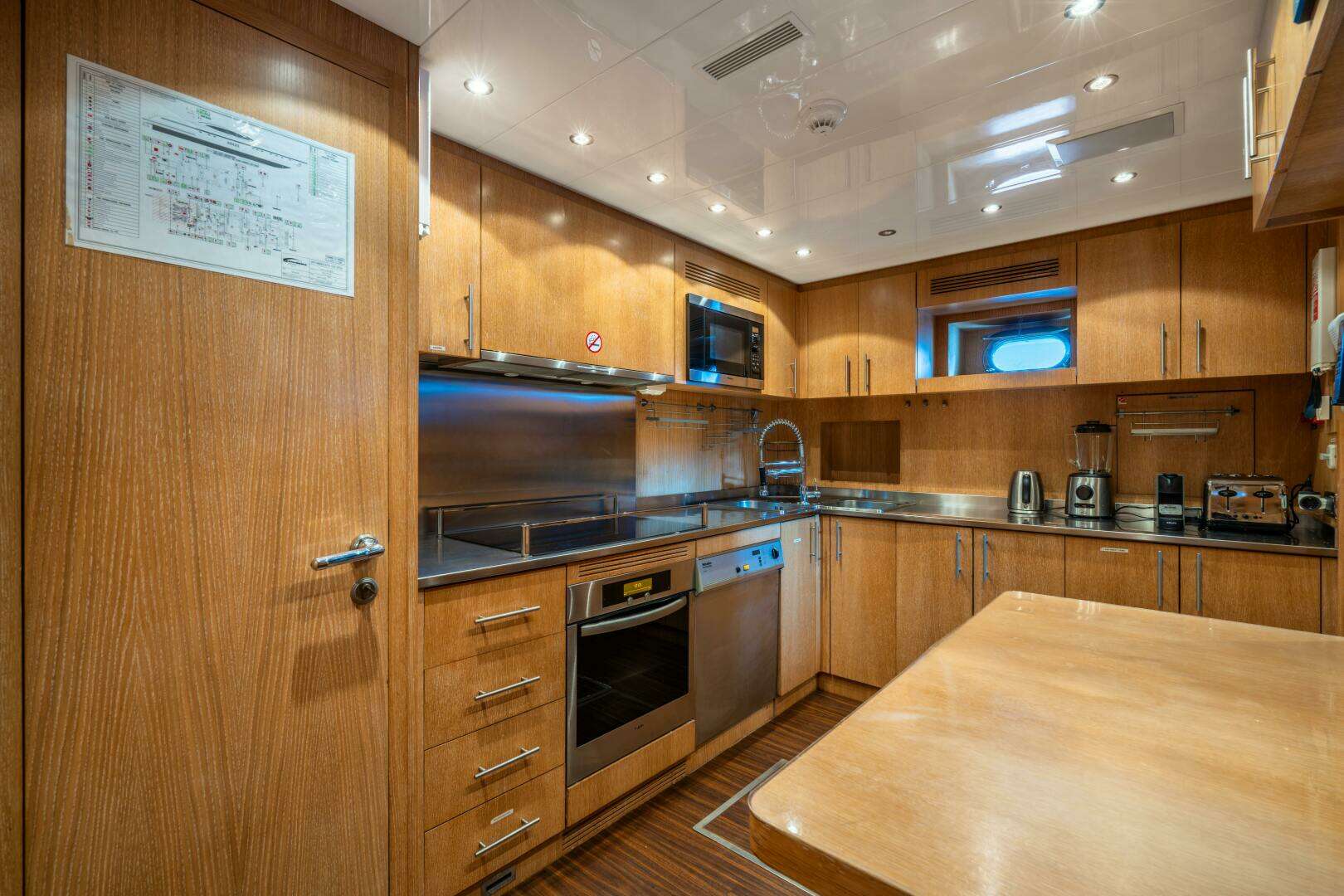 Overmarine Mangusta 108 Yacht For Sale