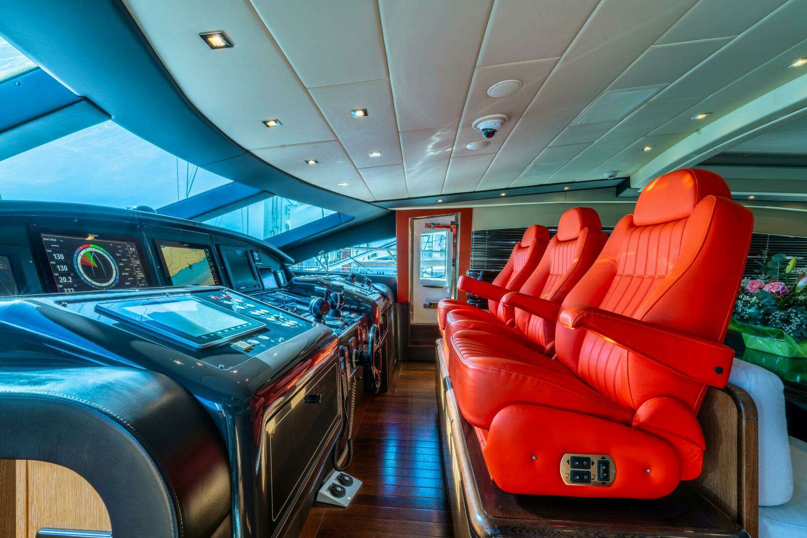 Overmarine Mangusta 108 Yacht For Sale