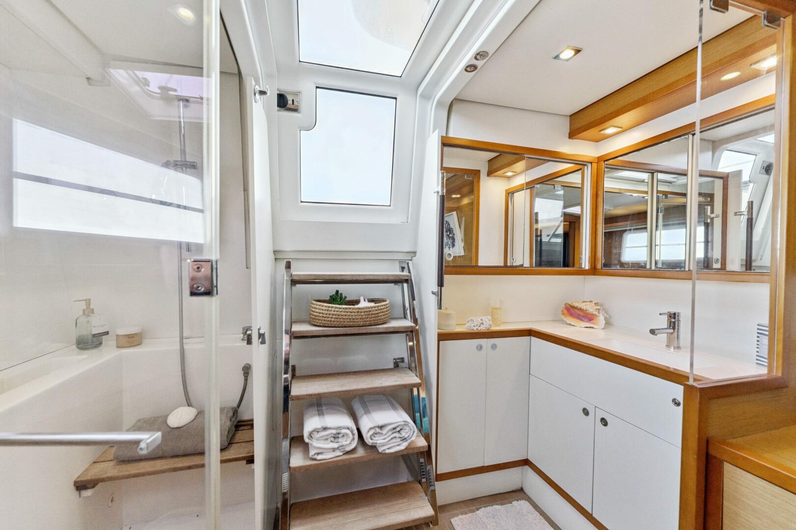 56ft Lagoon Yacht For Sale 56ft Lagoon Yacht For Sale