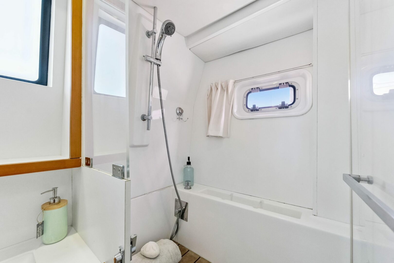 56ft Lagoon Yacht For Sale 56ft Lagoon Yacht For Sale