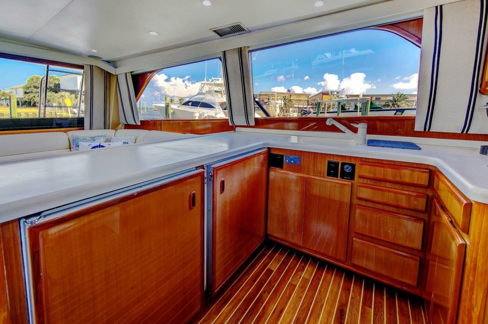 Pier Pressure 50ft Viking Yacht For Sale Pier Pressure 50ft Viking Yacht For Sale