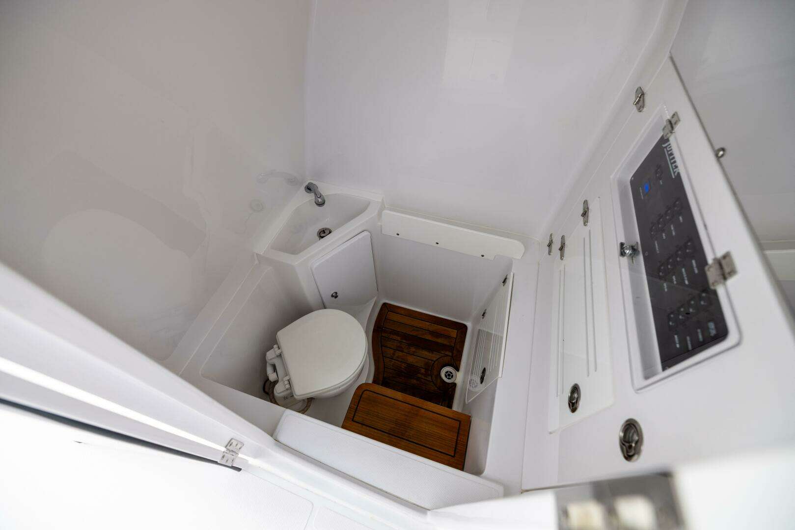 38ft Jupiter Yacht For Sale 38ft Jupiter Yacht For Sale