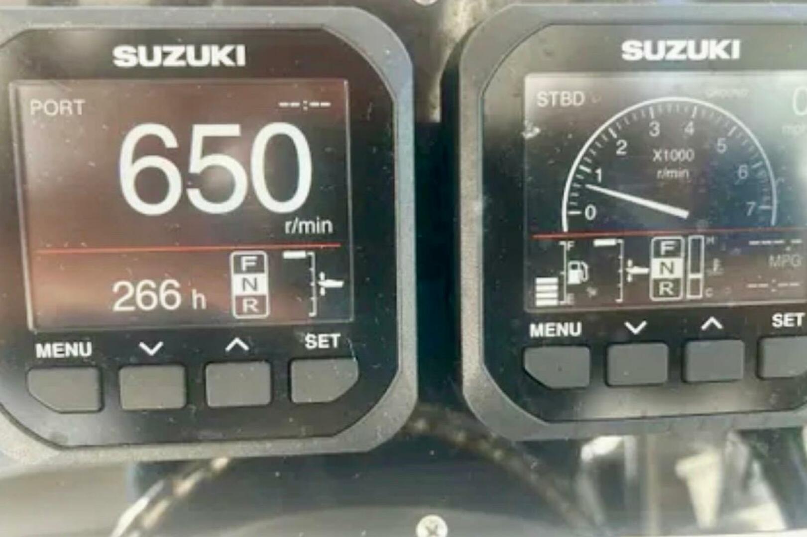 Suzuki engine display on 2002 Wellcraft 290 Coastal, showing