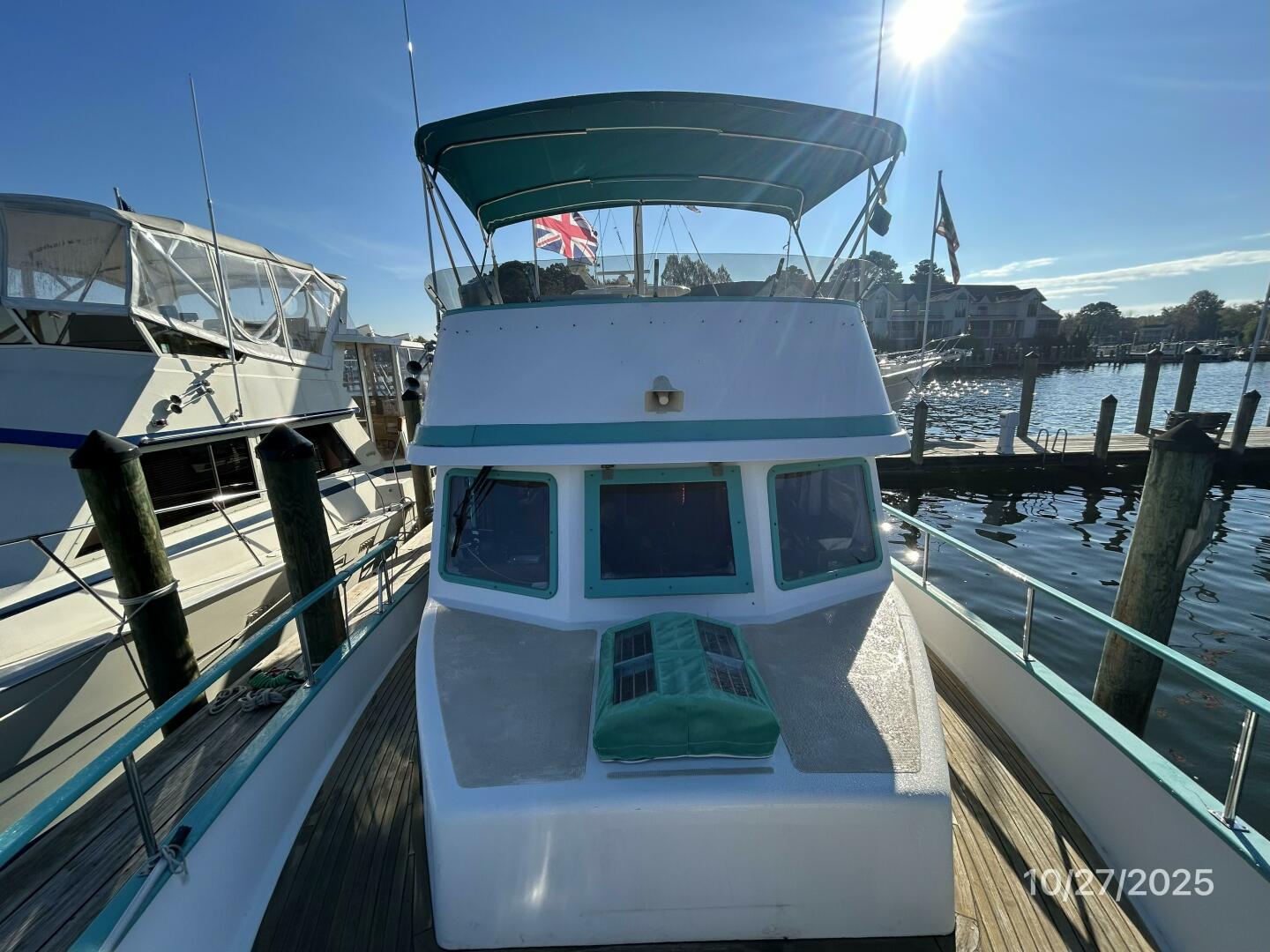 38' Marine Trader foredeck aft