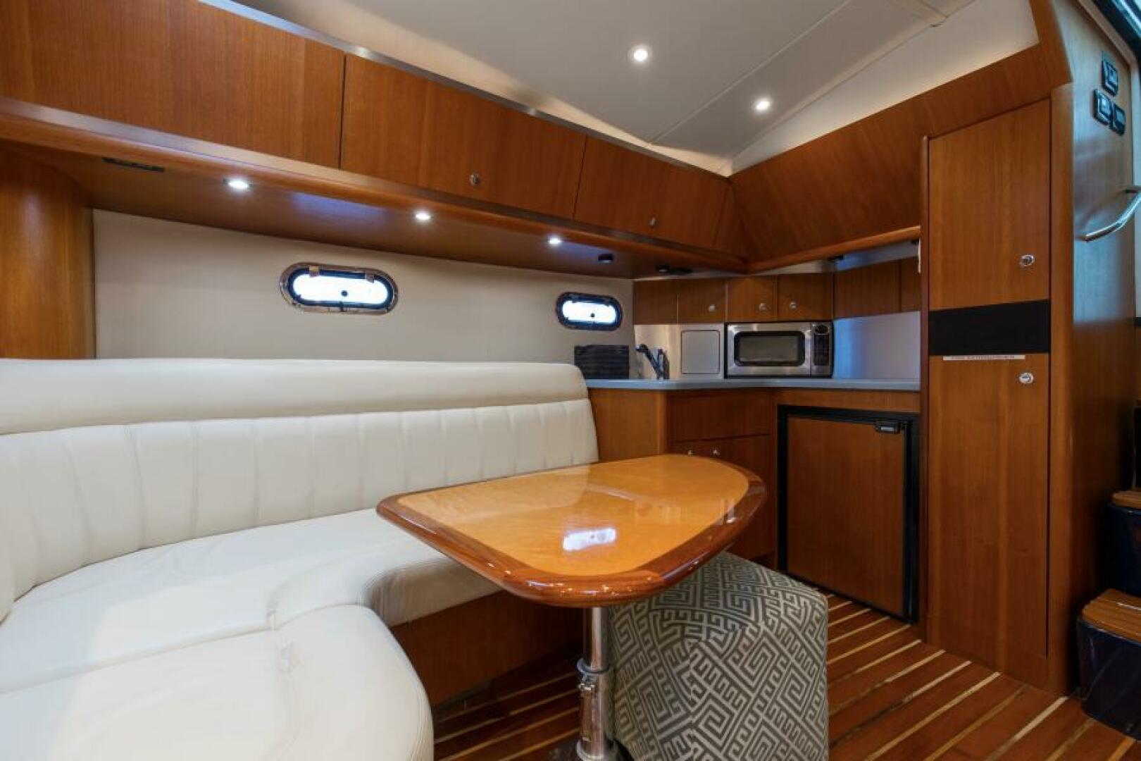 2005 3600 Tiara _Forever Friday_ Salon (1)