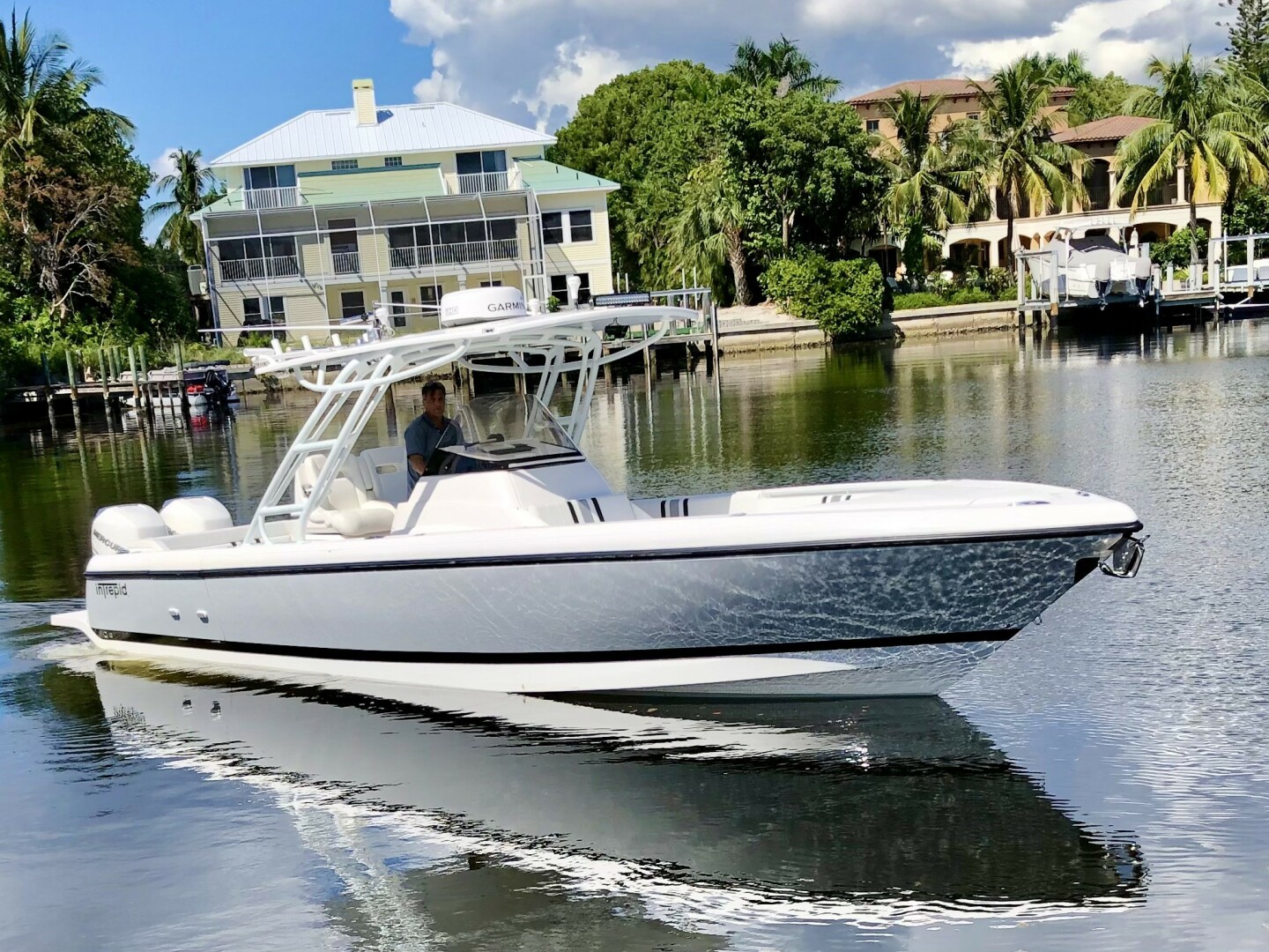 32ft Intrepid Yacht For Sale