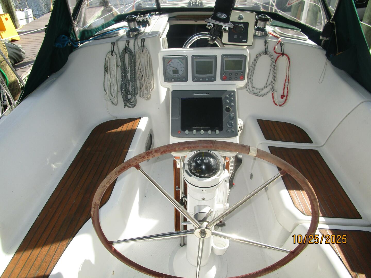 37' Beneteau cockpit helm1