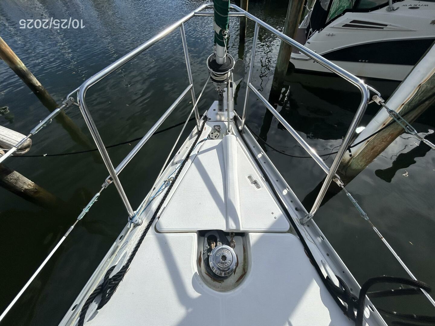 37' Beneteau anchor windlass2