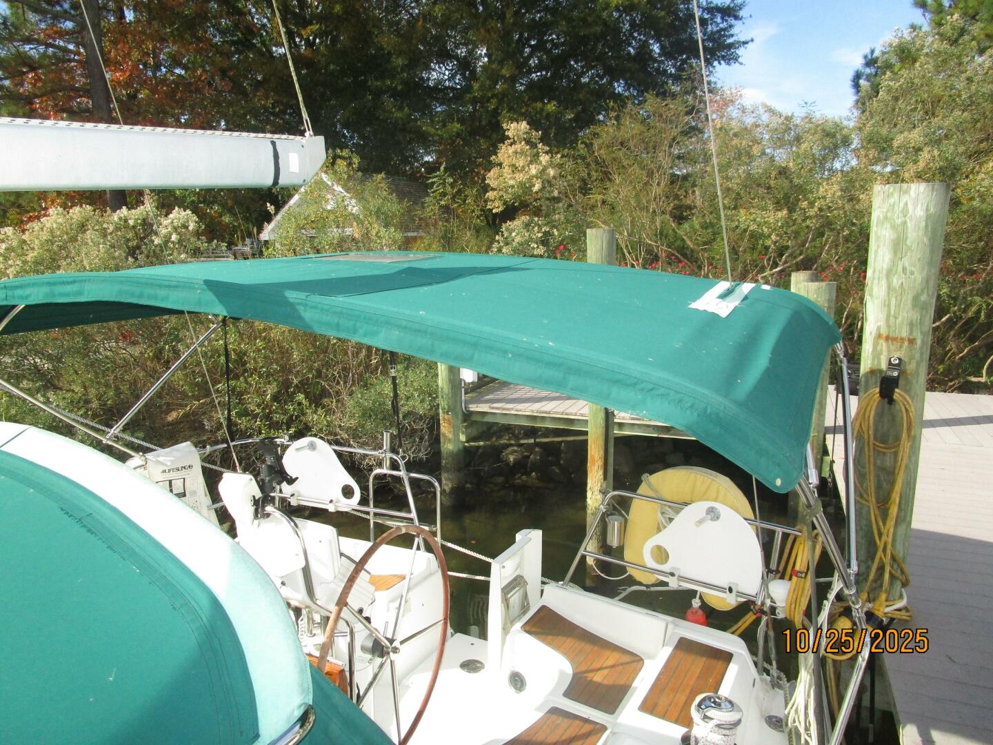 37' Beneteau bimini1