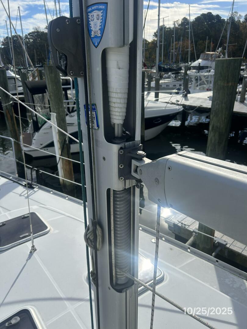 37' Beneteau Mainsail furling