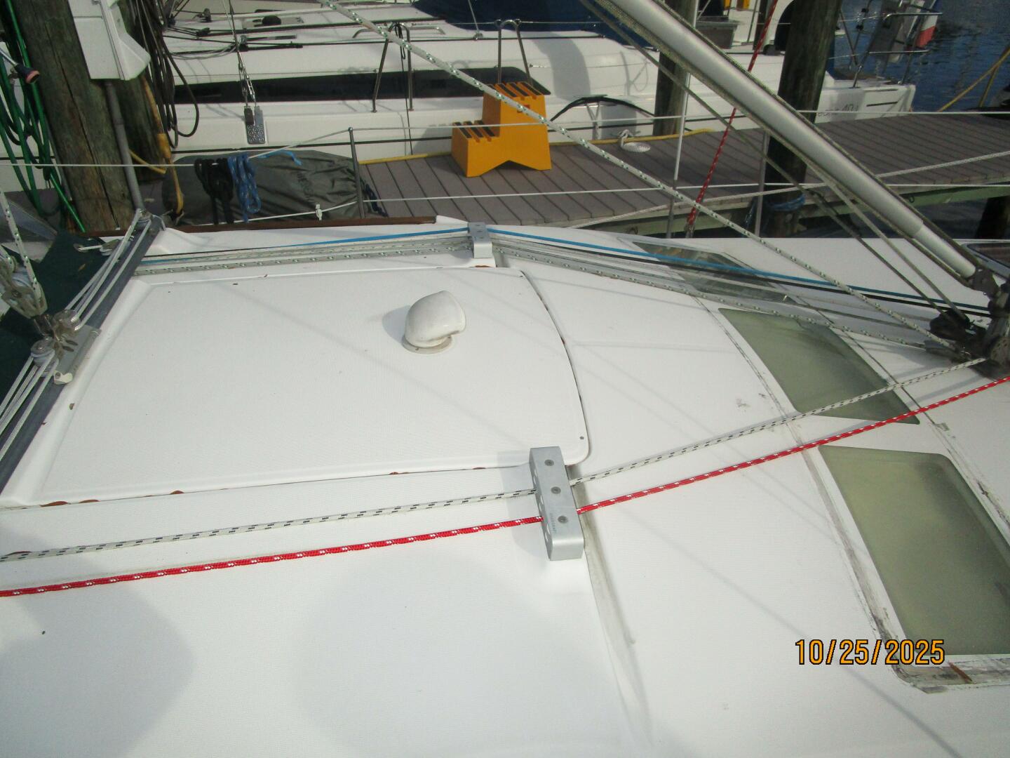 37' Beneteau lines leading aft