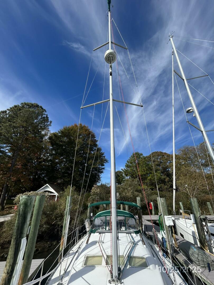 37' Beneteau rig