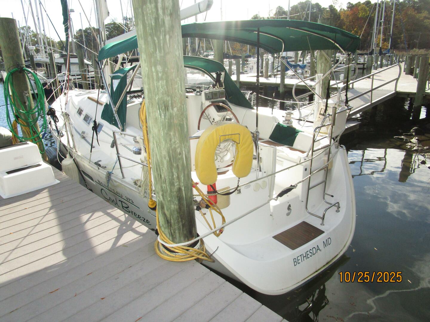 37' Beneteau port aft profile