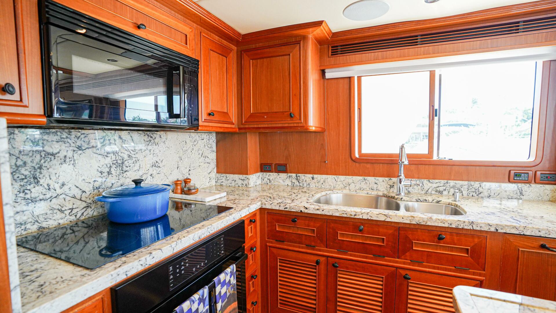 Insignia 86ft Outer Reef Yachts Yacht For Sale Insignia 86ft Outer Reef Yachts Yacht For Sale