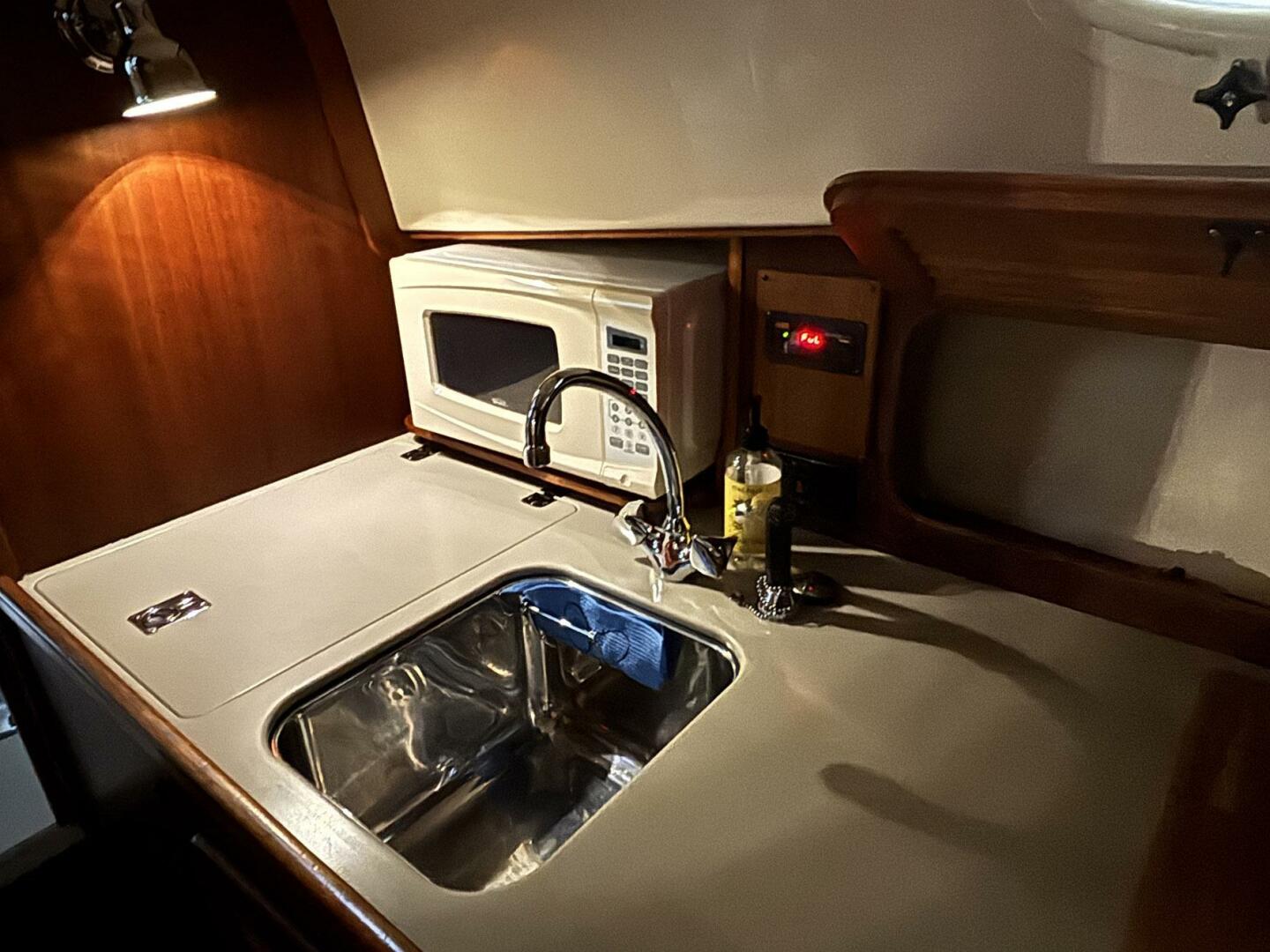 MANITOU 36ft Hinckley Yacht For Sale MANITOU 36ft Hinckley Yacht For Sale