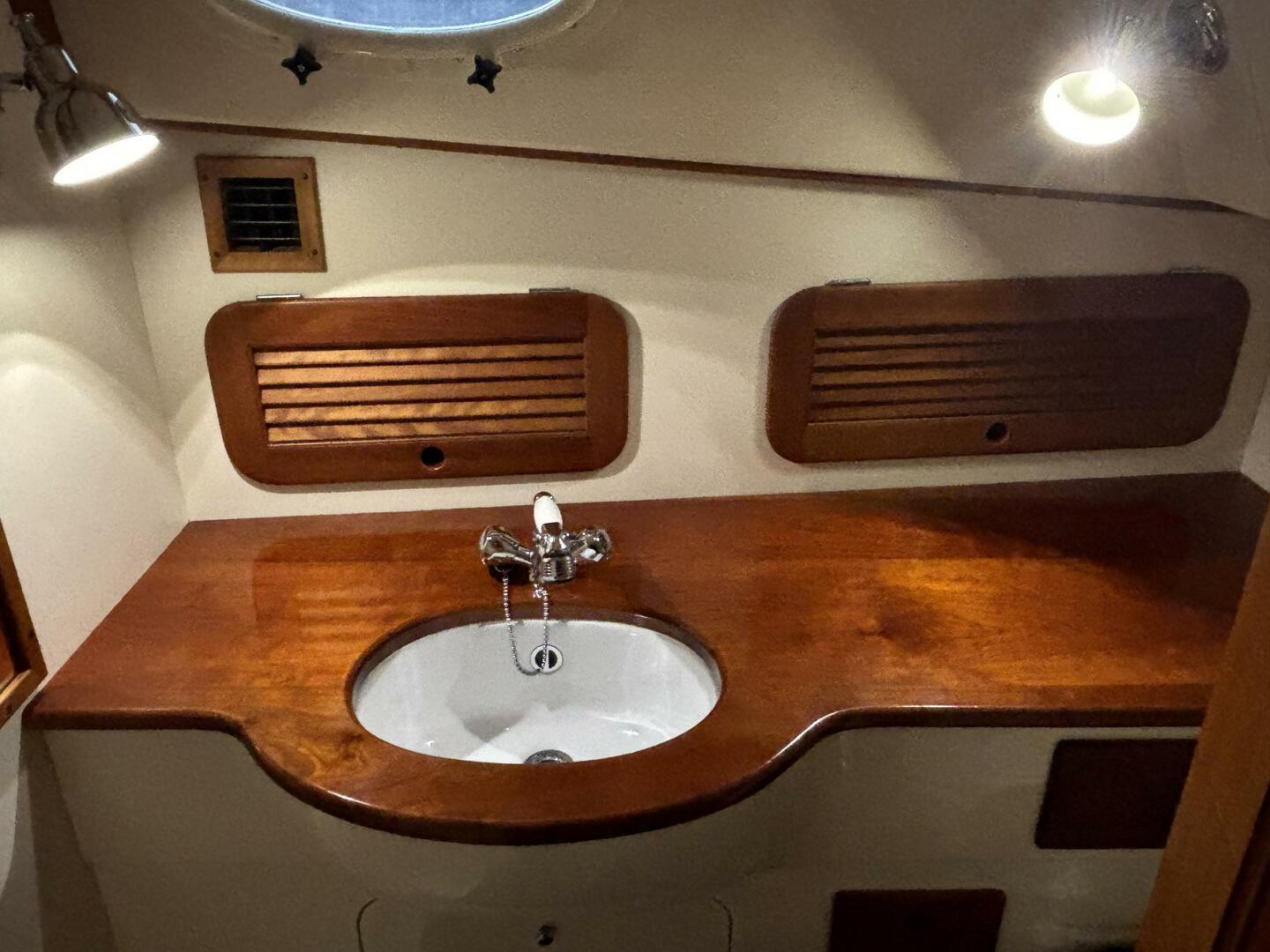 MANITOU 36ft Hinckley Yacht For Sale MANITOU 36ft Hinckley Yacht For Sale