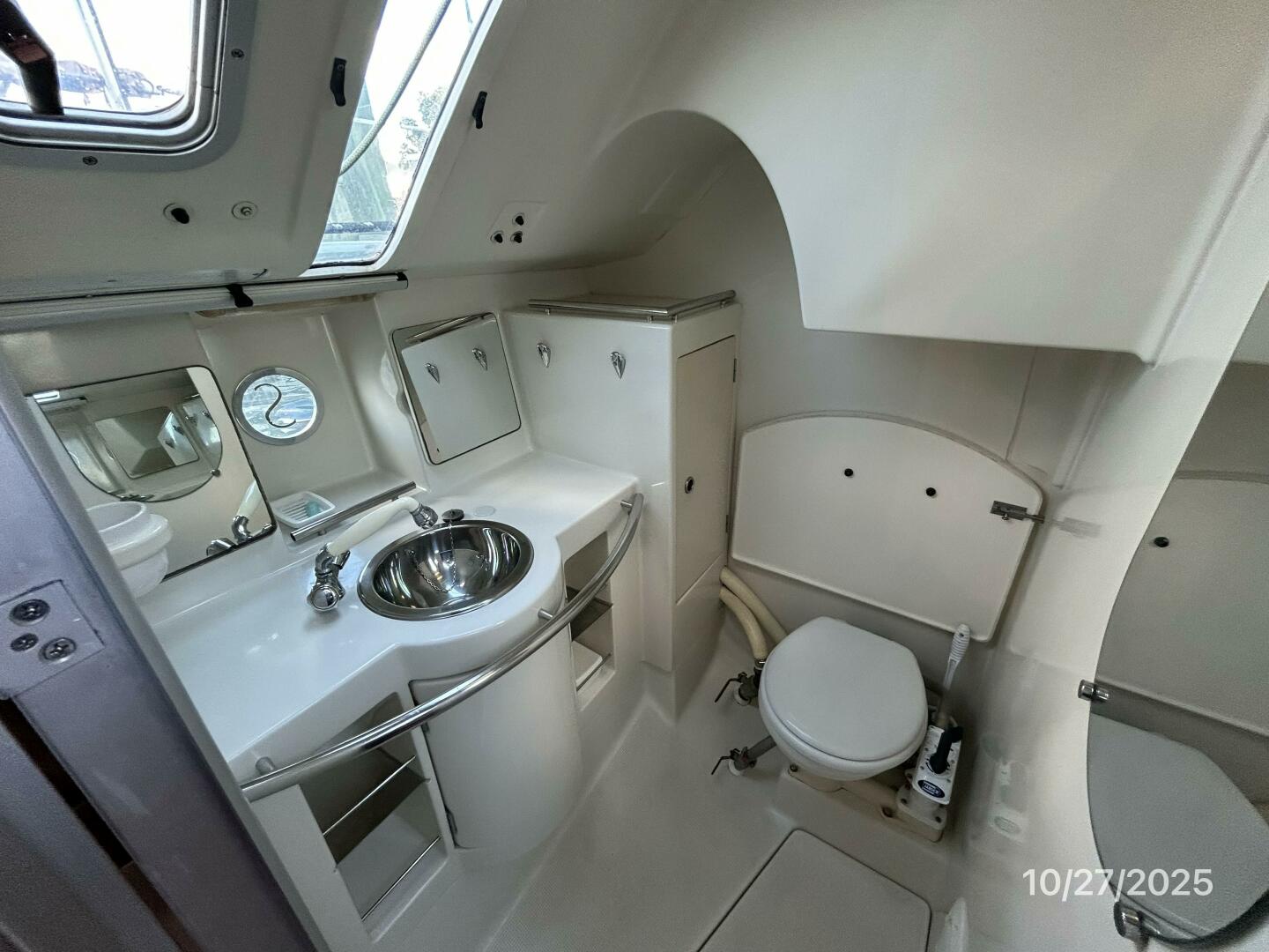 38' Beneteau aft head