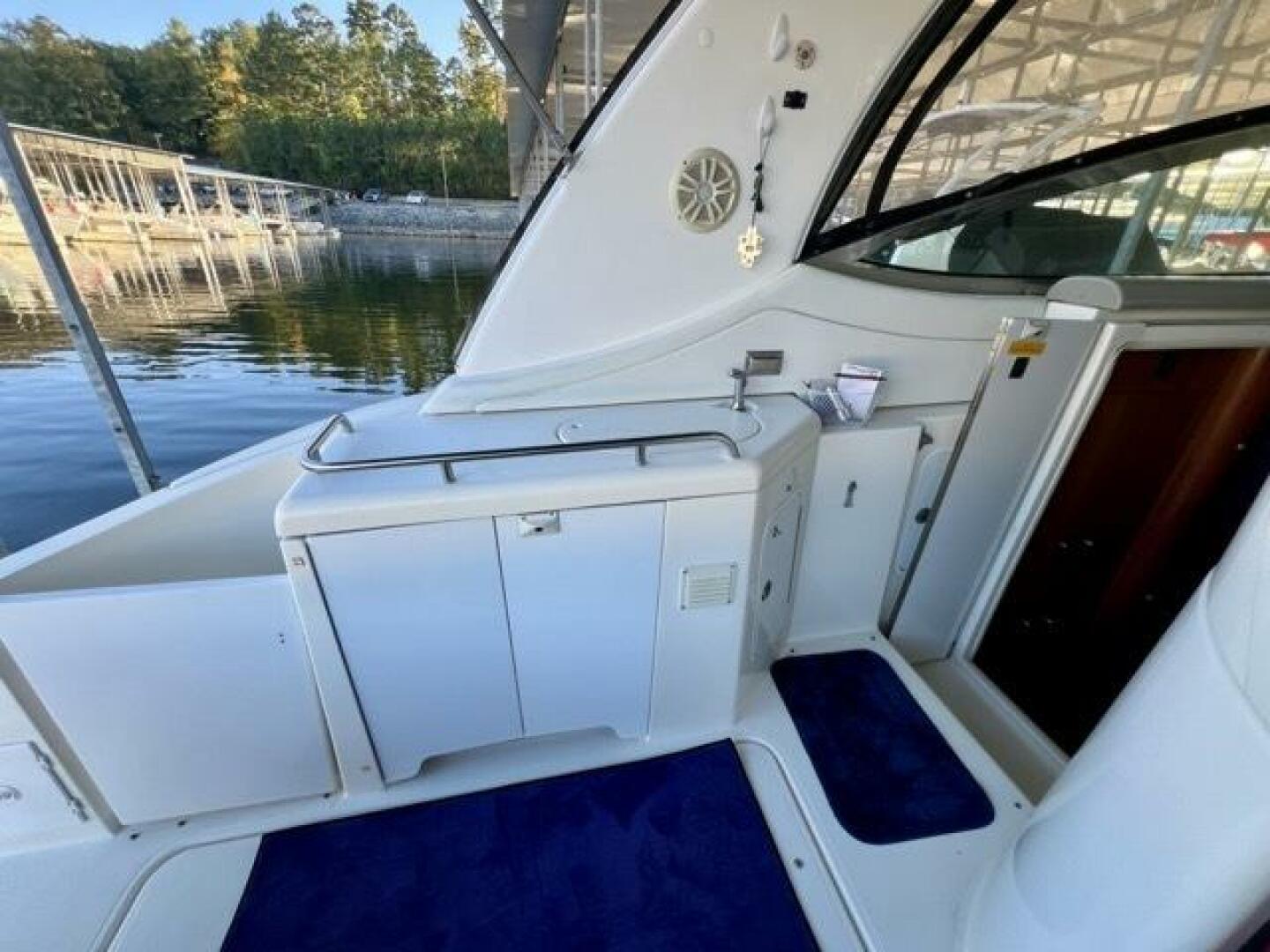 15 Partner Ship 2003 Cruisers 3772 Cockpit Wetbar Medium