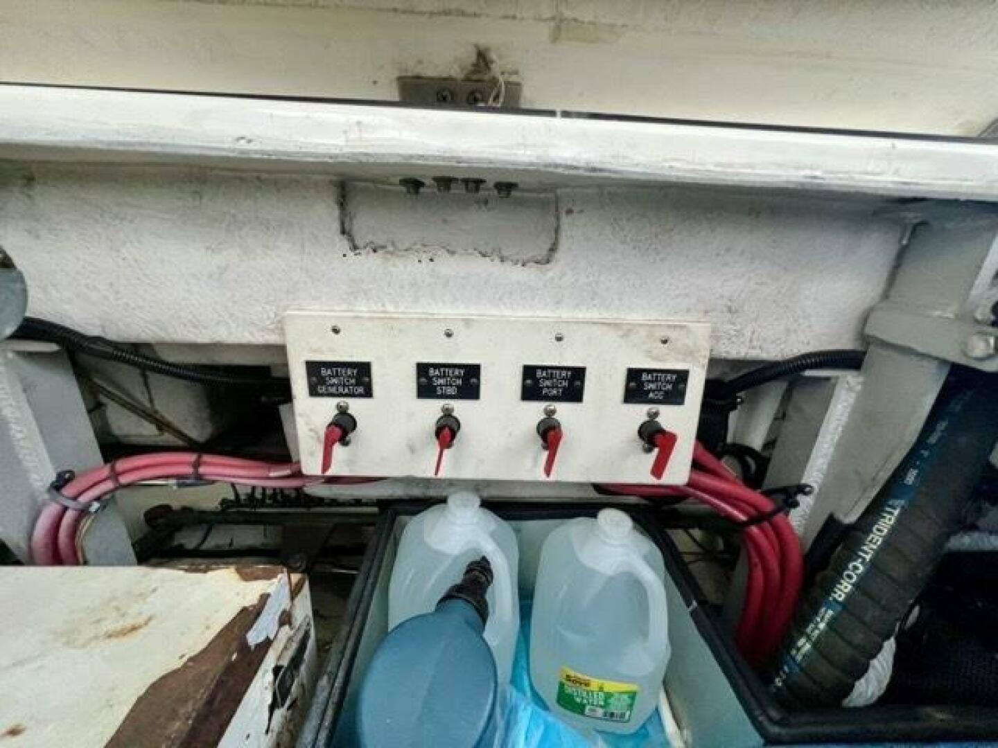 29 Partner Ship 2003 Cruisers 3772 Engine Room 2 Medium