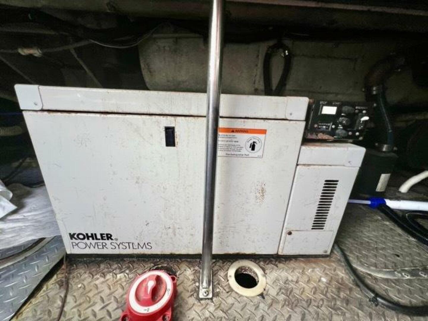 12 Sea Yall 1995 Regal 400 Commodore Engine Room 2 Medium