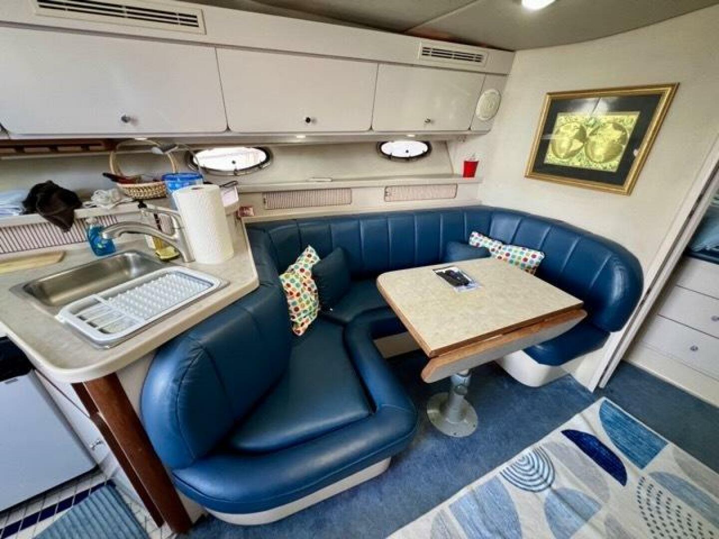 5 Sea Yall 1995 Regal 400 Commodore Dinette Medium
