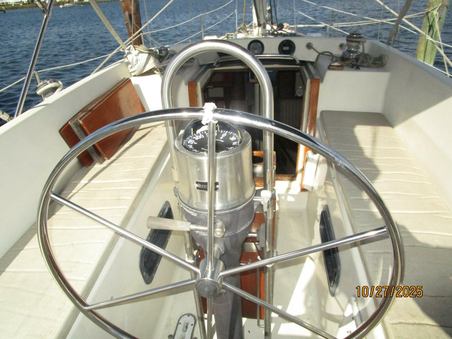 36' S2 cockpit helm