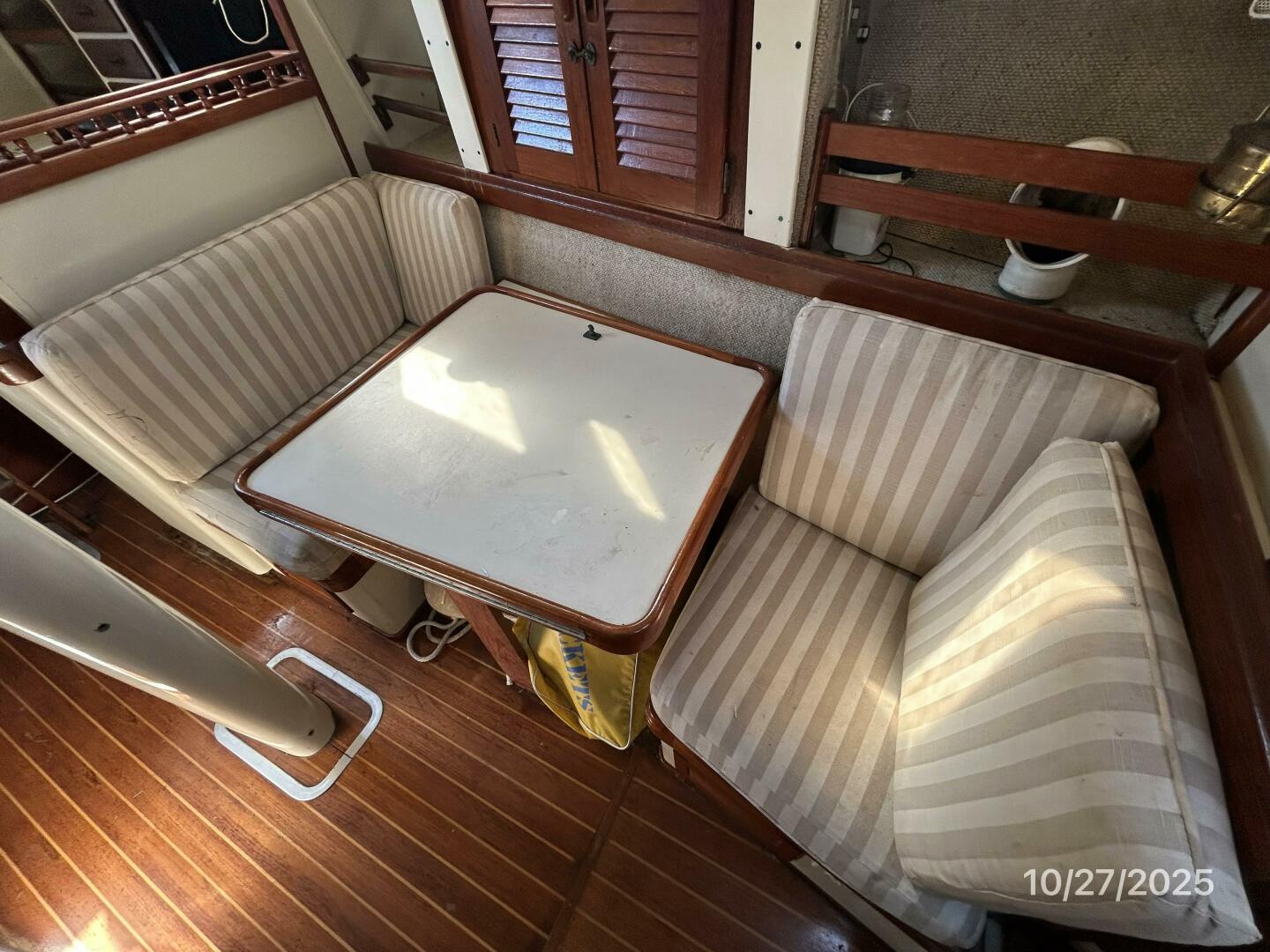 36' S2 salon port seating2