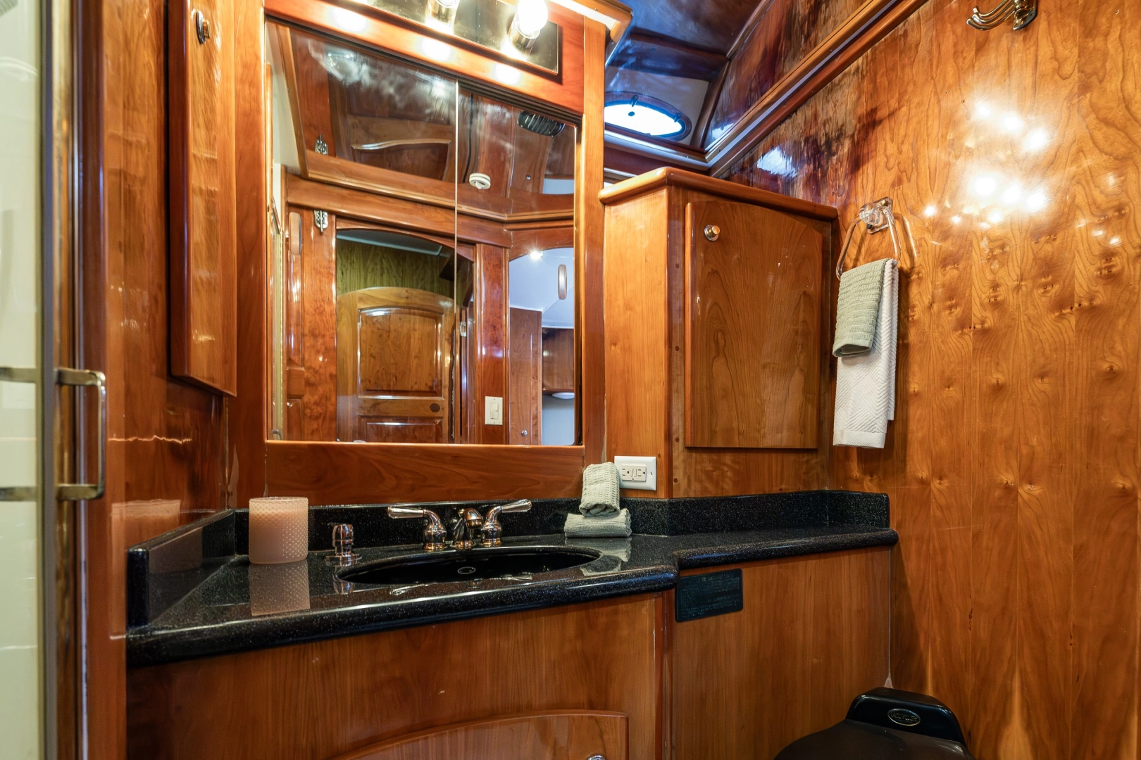 Navigator 61 Pilothouse Yacht For Sale