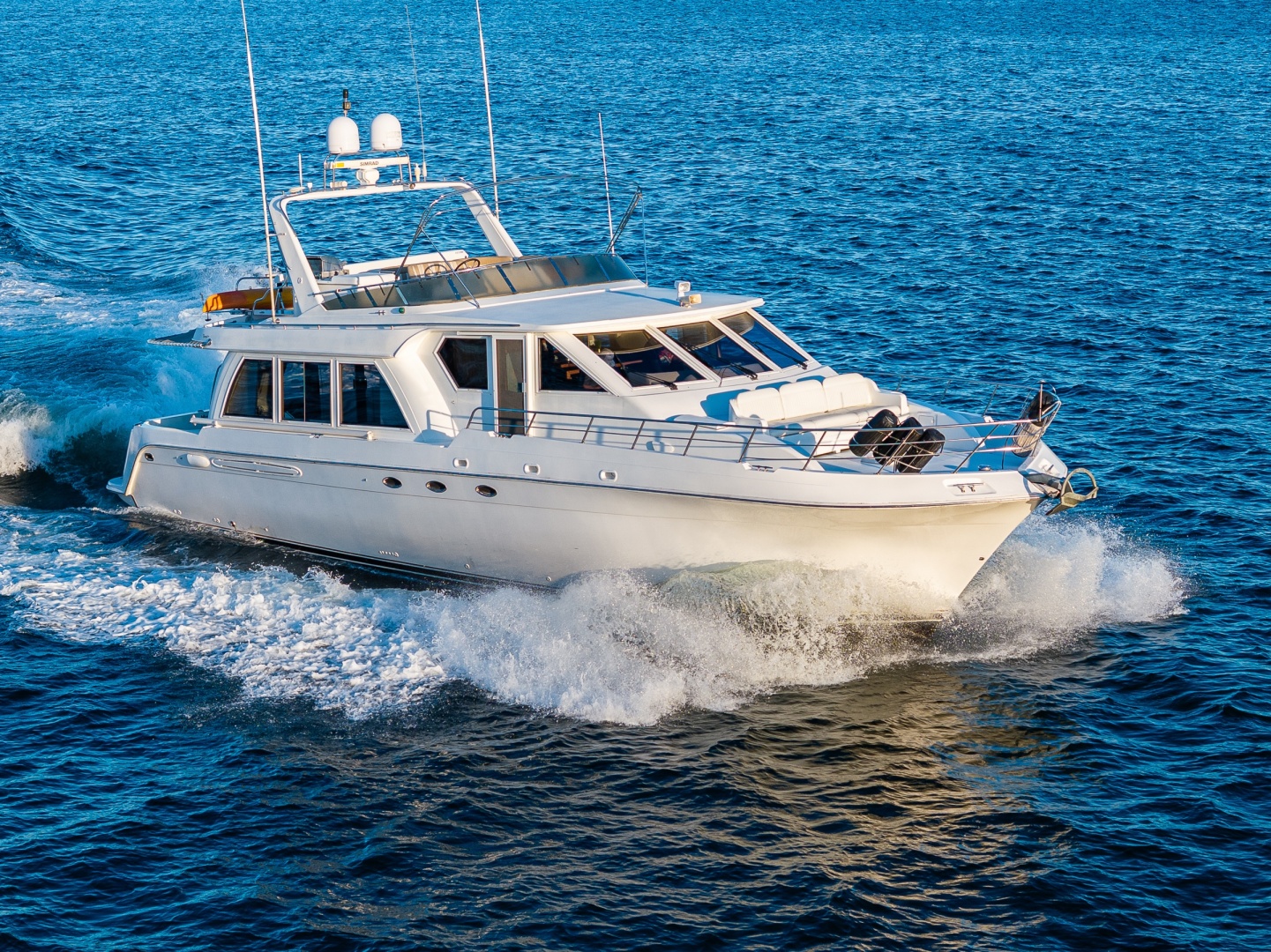 2001 Navigator 61 Pilothouse — photograph 2