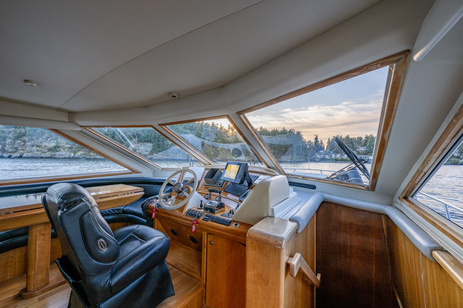 Navigator 61 Pilothouse Yacht For Sale