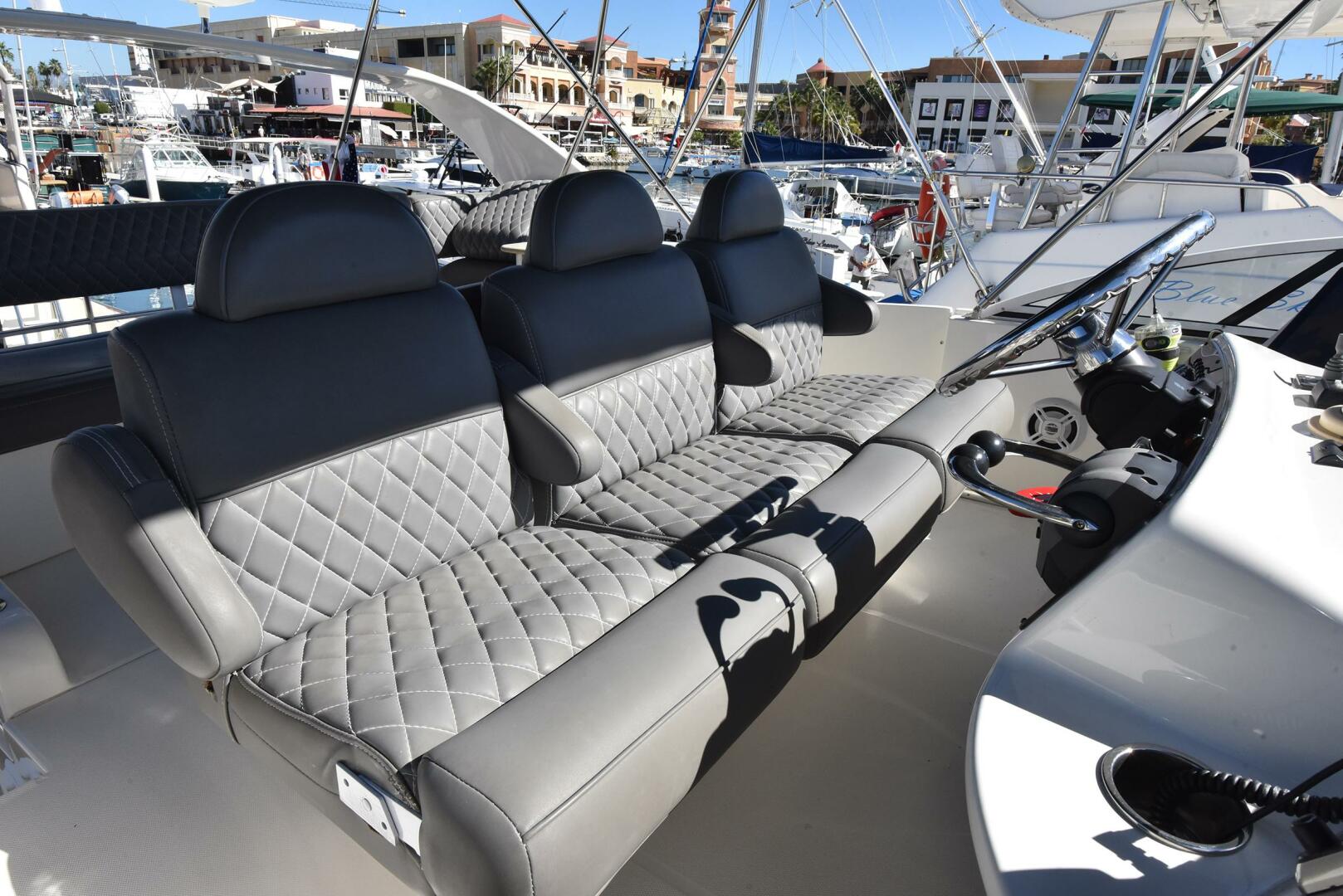 2010 38 Silverton Sedan Bridge - Pura Vida