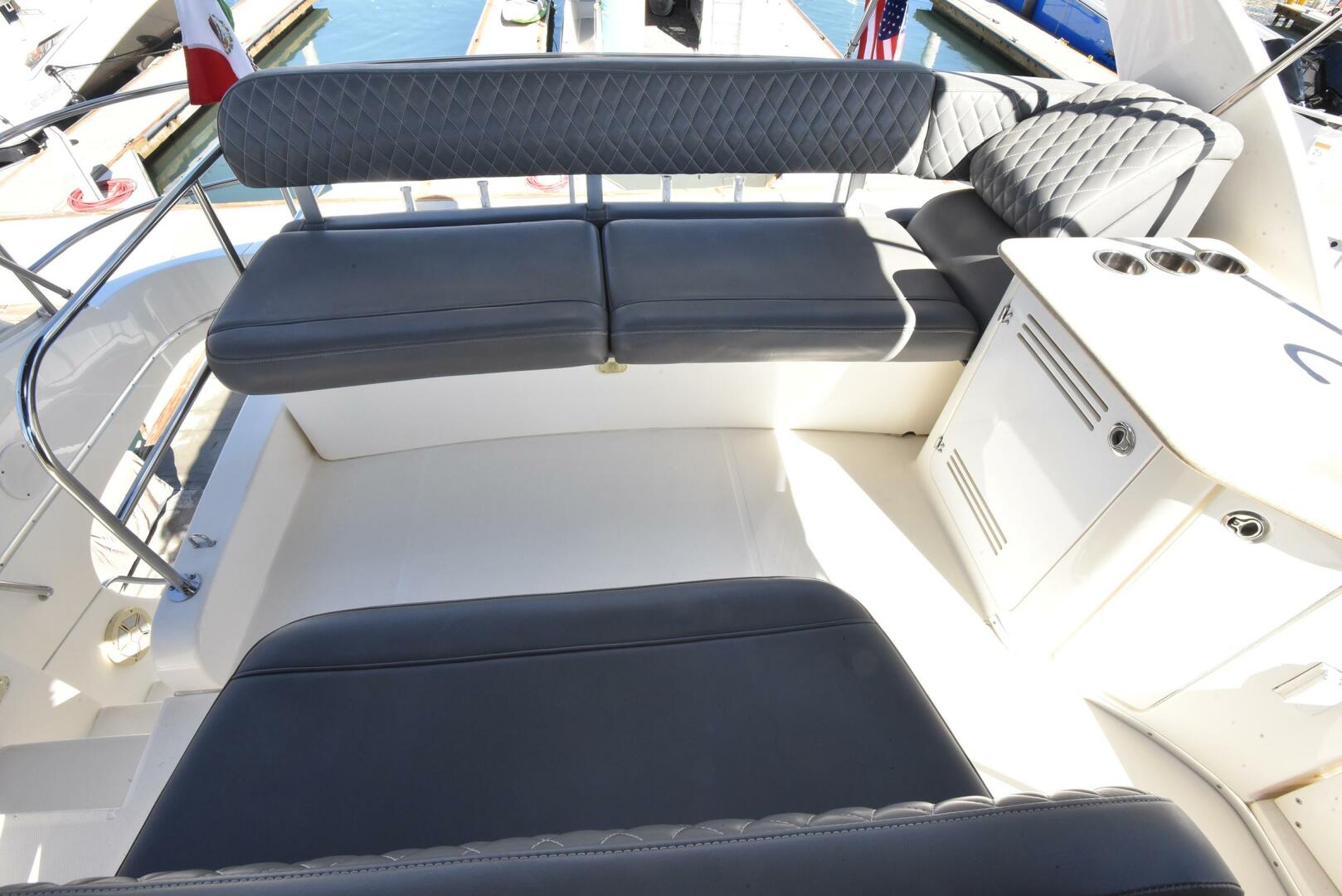 2010 38 Silverton Sedan Bridge - Pura Vida