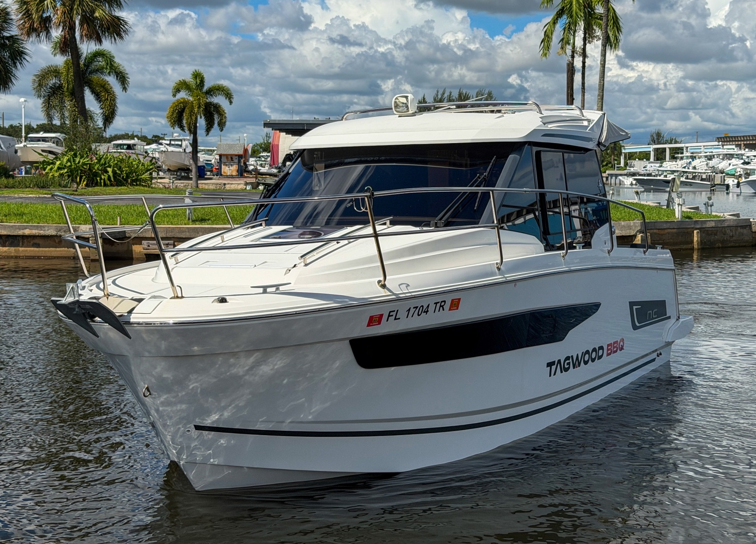 2023 Jeanneau NC895 — photograph 3