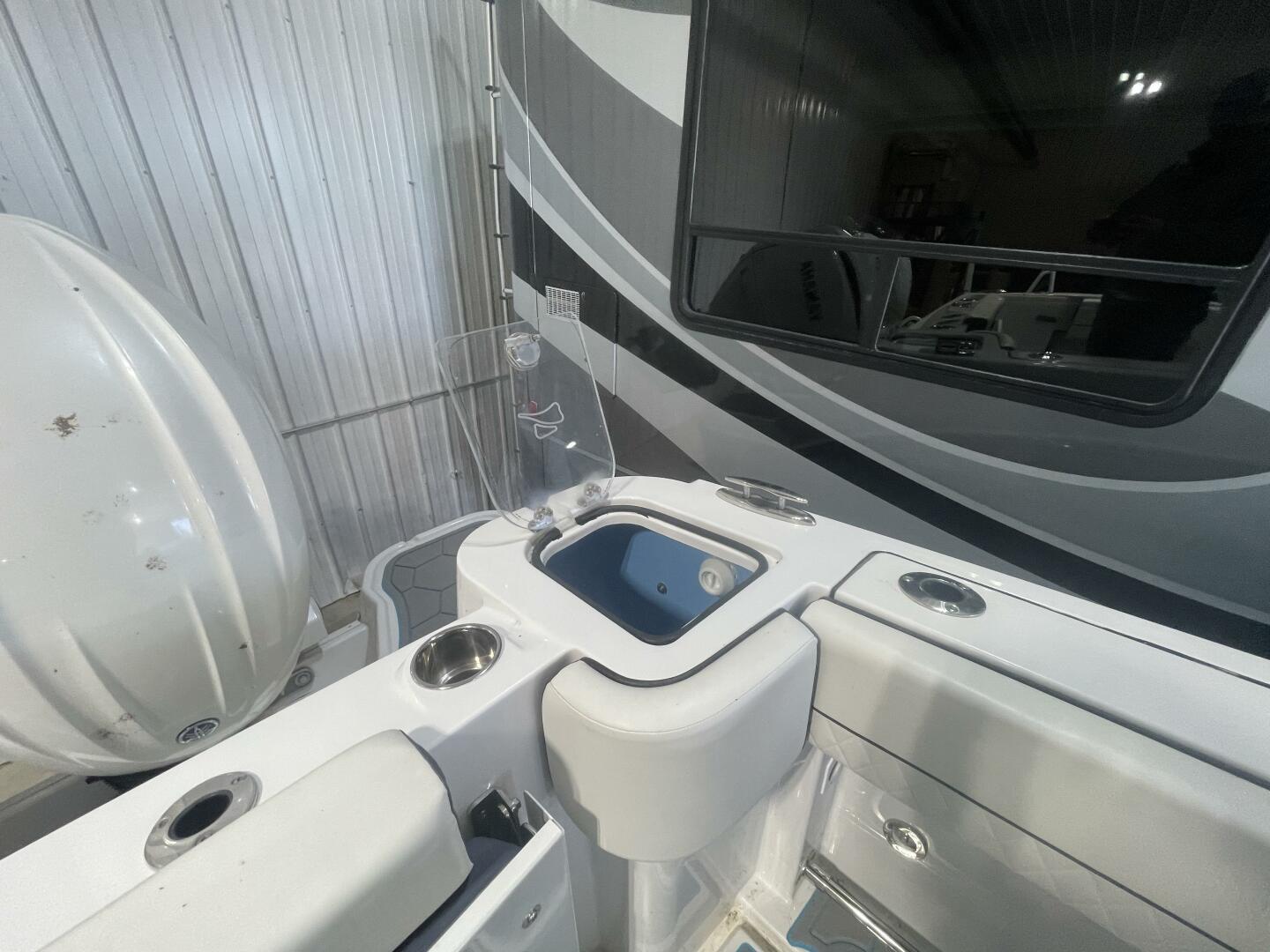 Aft Livewell and Bait Prep Station on Center Console Fishing