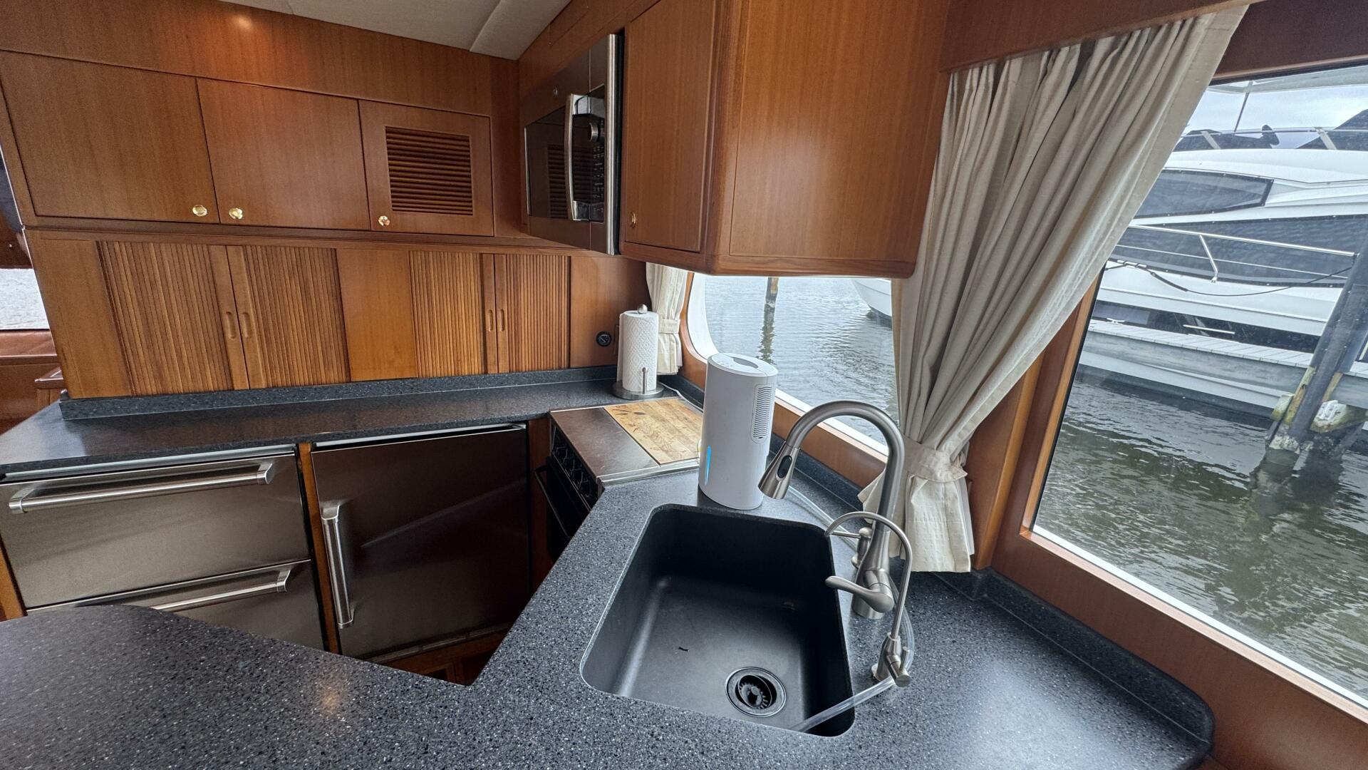 Johnson  amp  Johnson 52ft Jefferson Yacht For Sale