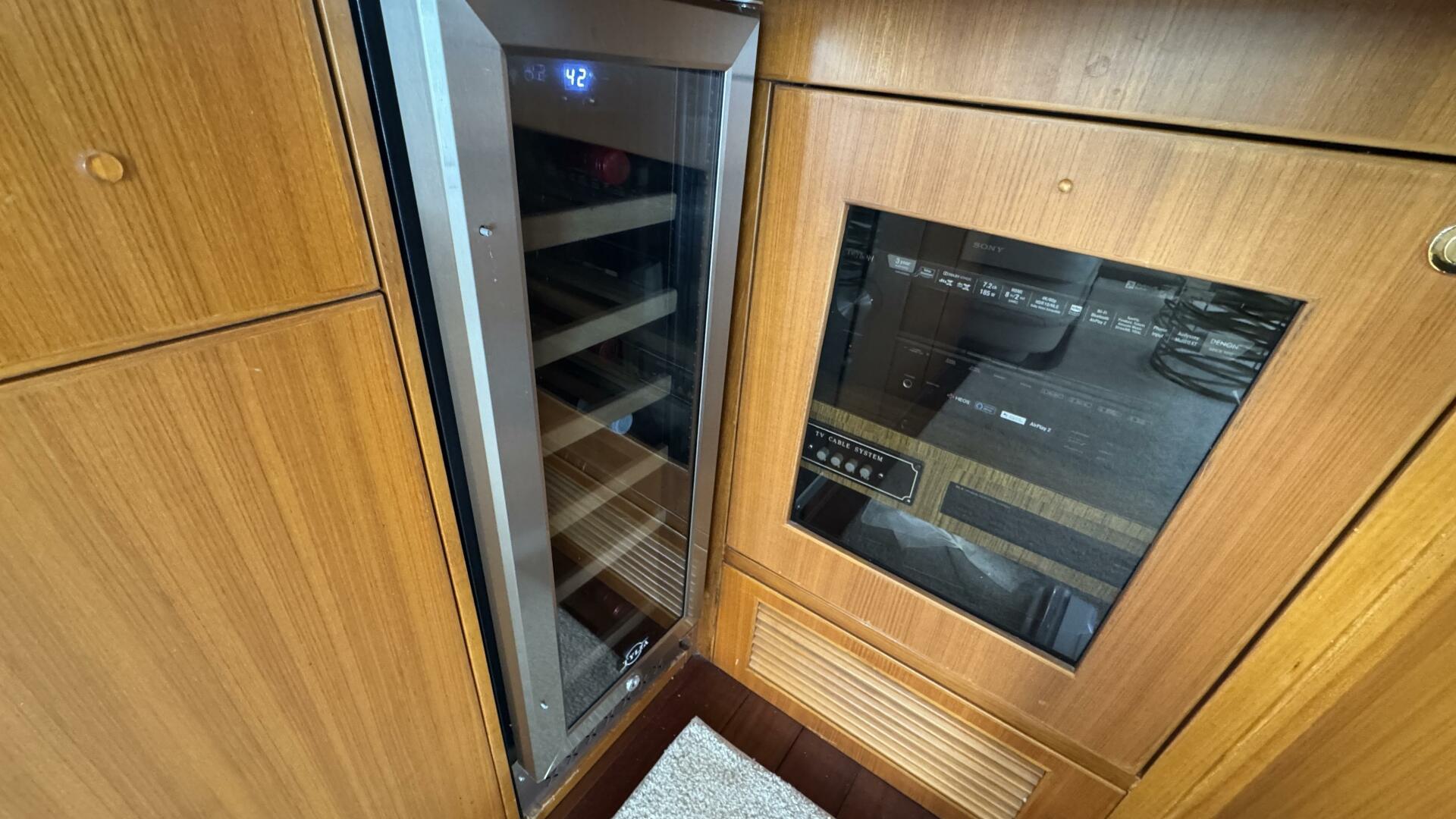 Johnson  amp  Johnson 52ft Jefferson Yacht For Sale