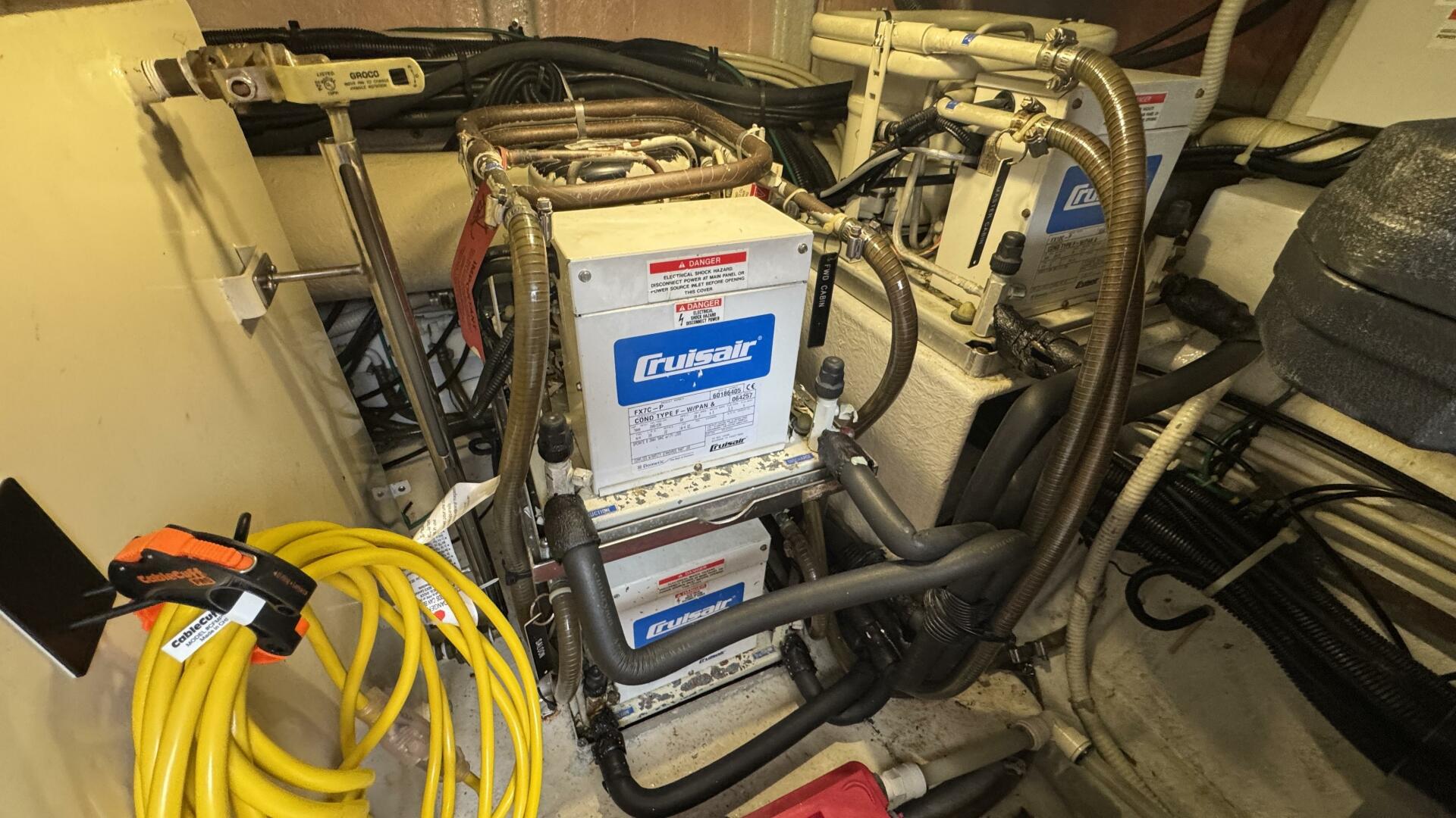 Johnson  amp  Johnson 52ft Jefferson Yacht For Sale